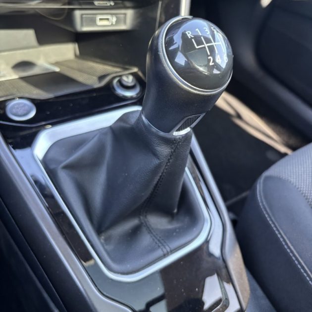 VOLKSWAGEN T-ROC 1.6 TDI 115 CV R-LINE TOIT PANO SIEGES CHAUFFANTS CARPLAY GARANTIE 12 MOIS