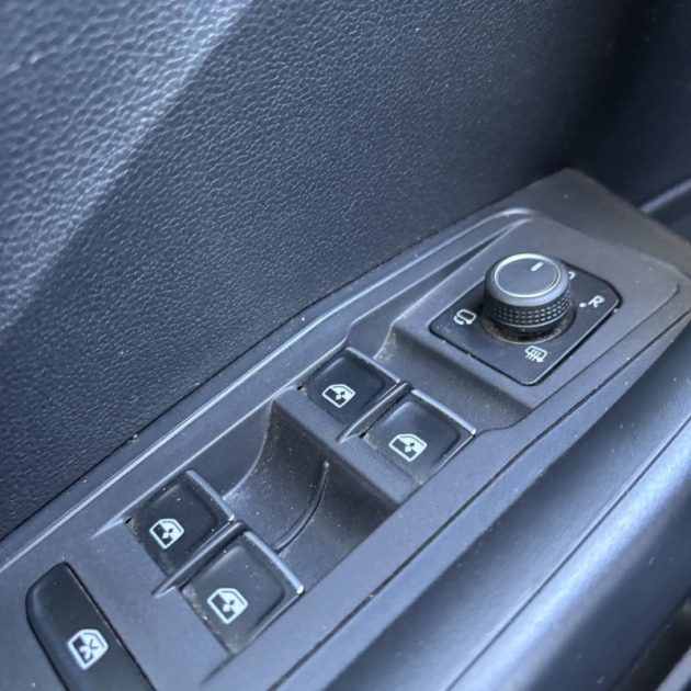 VOLKSWAGEN T-ROC 1.6 TDI 115 CV R-LINE TOIT PANO SIEGES CHAUFFANTS CARPLAY GARANTIE 12 MOIS