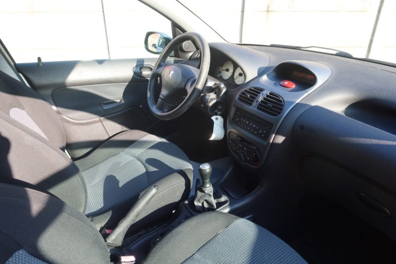 PEUGEOT 206 2004