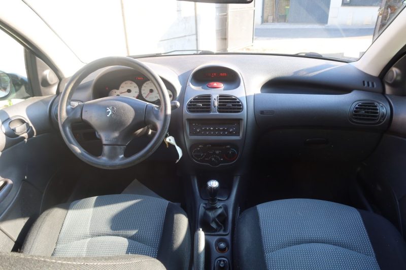 PEUGEOT 206 2004