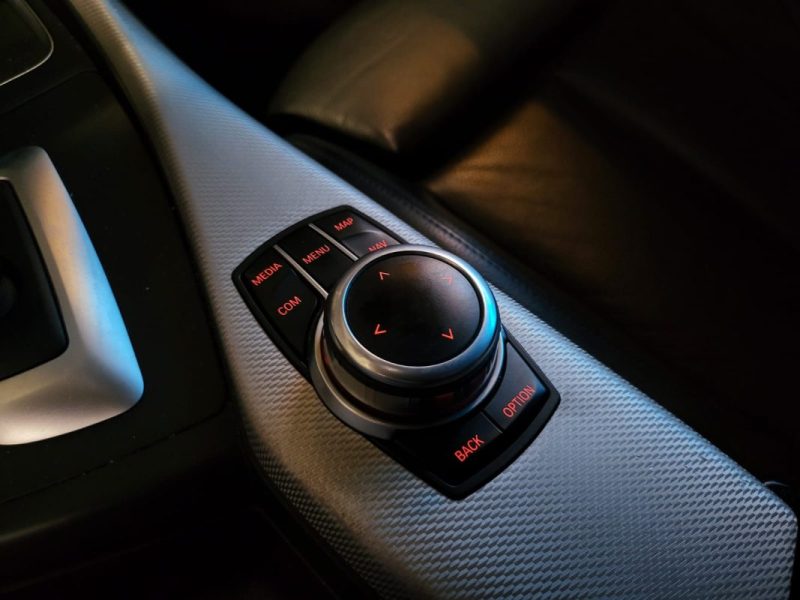 BMW SERIE 1 118i F20 136CH M SPORT / SIEGES CUIR + CAMERA DE RECUL + SUIVIE COMPLET /