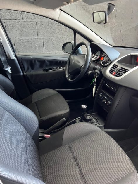 PEUGEOT 207 2010