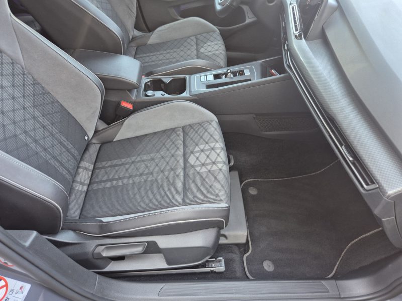 VOLKSWAGEN GOLF 2022