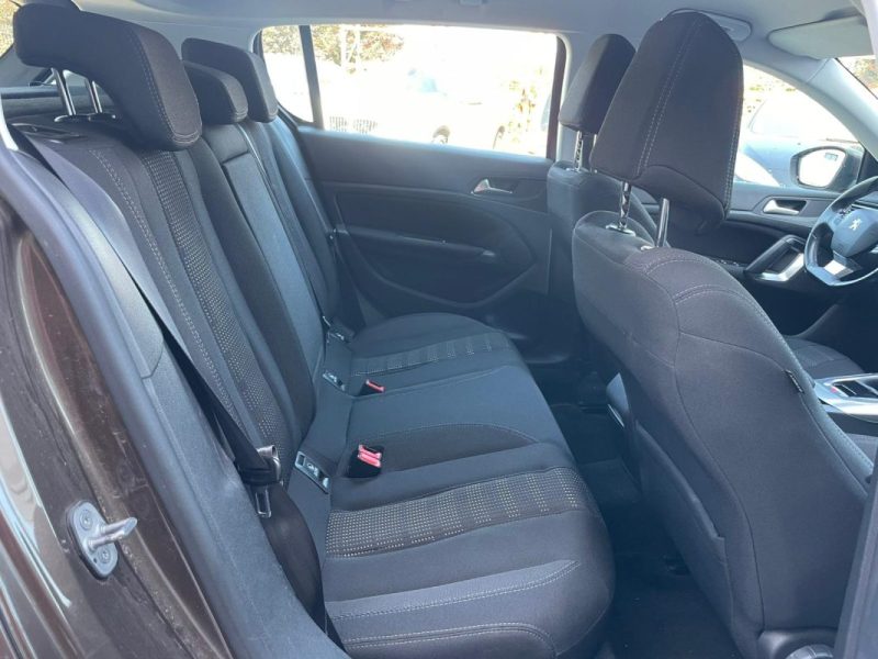 PEUGEOT 308 1.2 110 ch allure + attelage distri ok