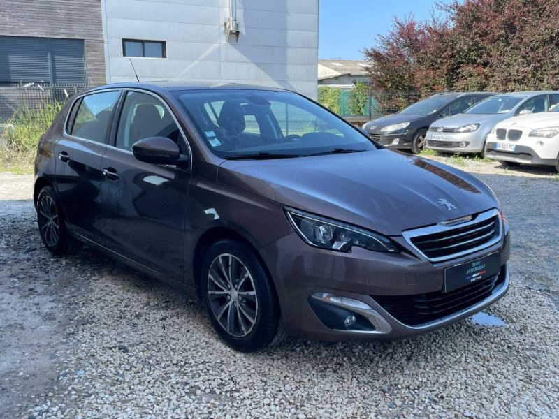 PEUGEOT 308 1.2 110 ch allure + attelage distri ok