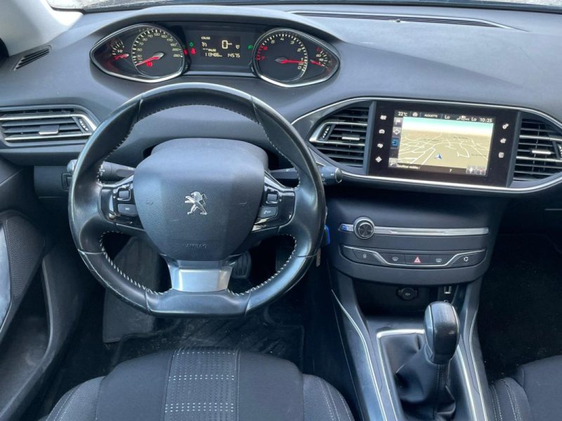 PEUGEOT 308 1.2 110 ch allure + attelage distri ok