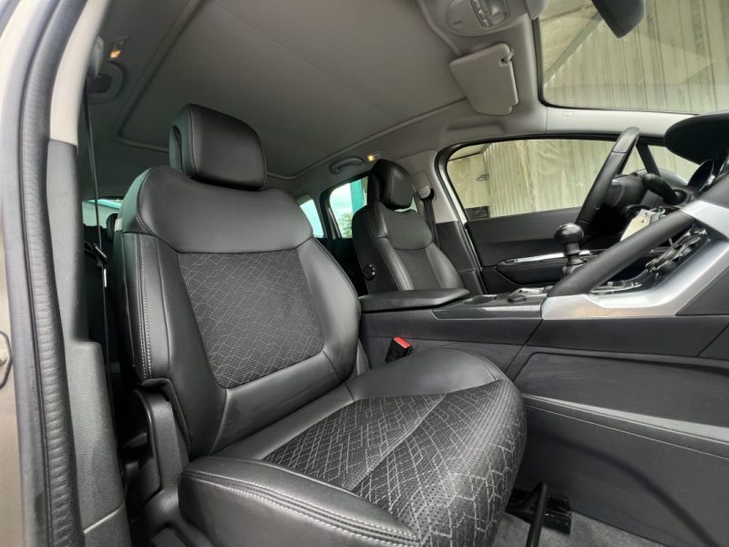 PEUGEOT 3008 PHASE 2 ALLURE 1.2 130 Cv ECRAN GPS CAMERA RECUL TOIT PANO CRIT AIR 1 - GARANTIE 1 AN