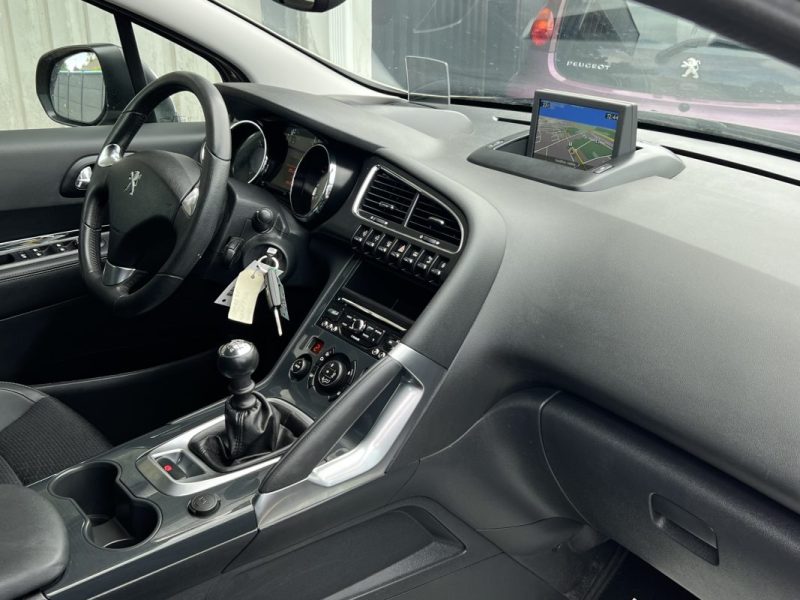 PEUGEOT 3008 PHASE 2 ALLURE 1.2 130 Cv ECRAN GPS CAMERA RECUL TOIT PANO CRIT AIR 1 - GARANTIE 1 AN