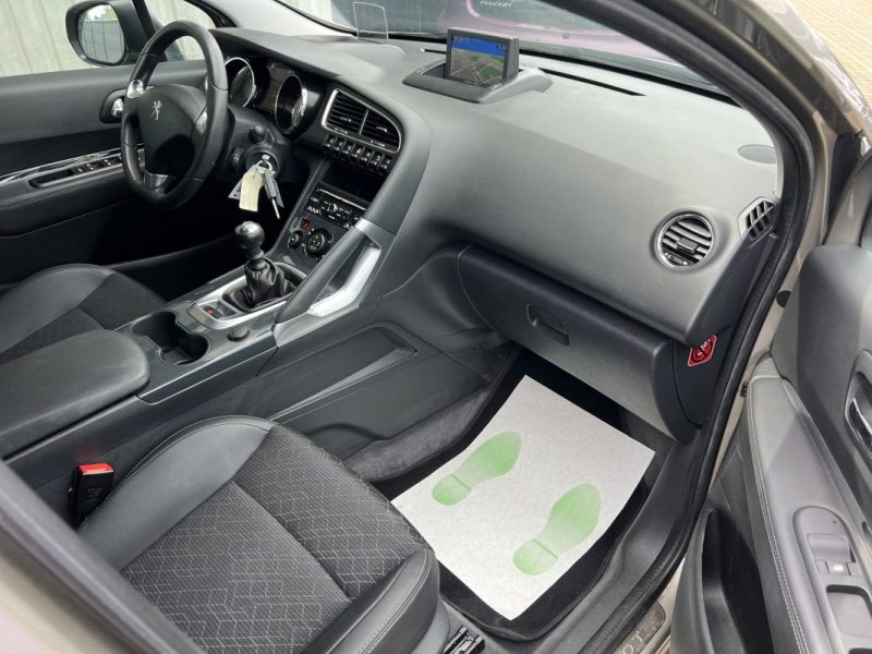 PEUGEOT 3008 PHASE 2 ALLURE 1.2 130 Cv ECRAN GPS CAMERA RECUL TOIT PANO CRIT AIR 1 - GARANTIE 1 AN