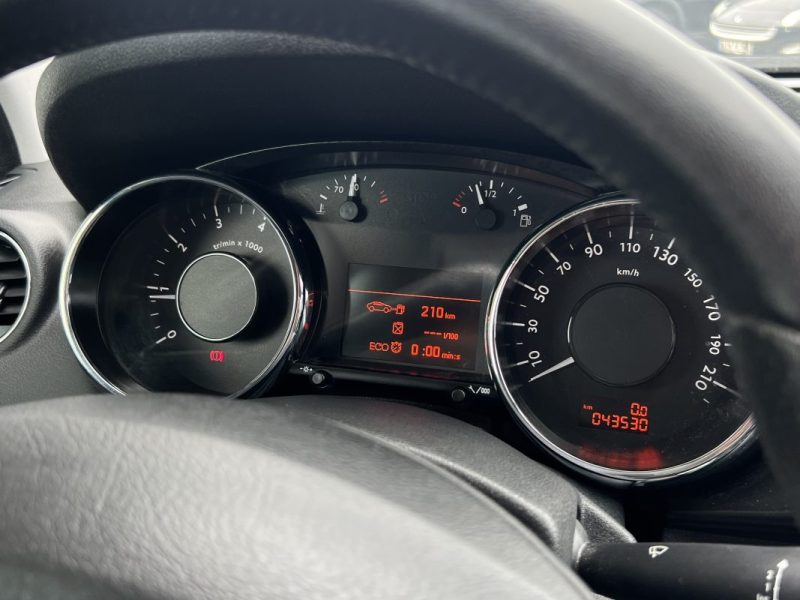 PEUGEOT 3008 PHASE 2 ALLURE 1.2 130 Cv ECRAN GPS CAMERA RECUL TOIT PANO CRIT AIR 1 - GARANTIE 1 AN