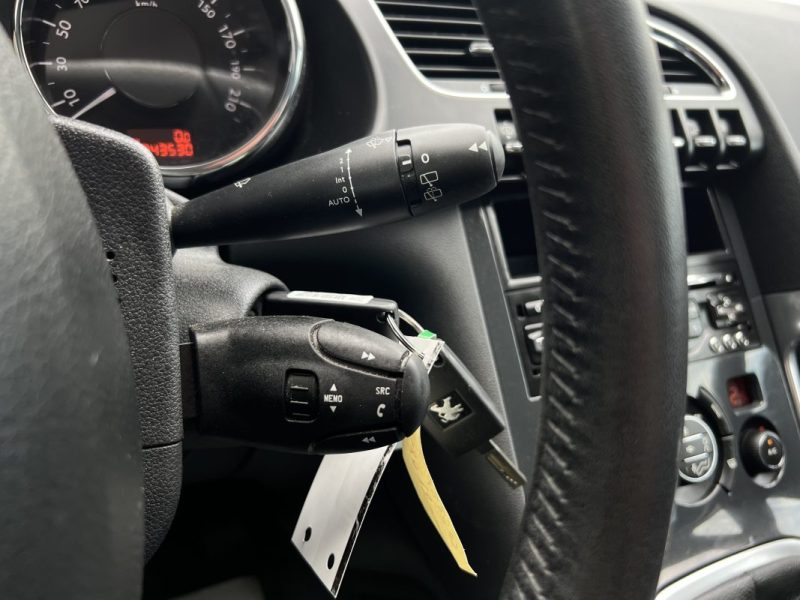 PEUGEOT 3008 PHASE 2 ALLURE 1.2 130 Cv ECRAN GPS CAMERA RECUL TOIT PANO CRIT AIR 1 - GARANTIE 1 AN