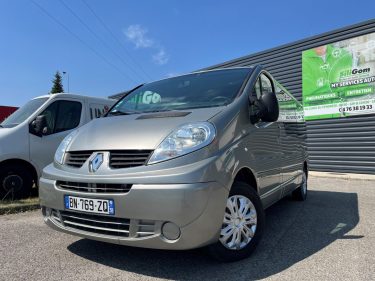 RENAULT TRAFIC PASSENGER 2011