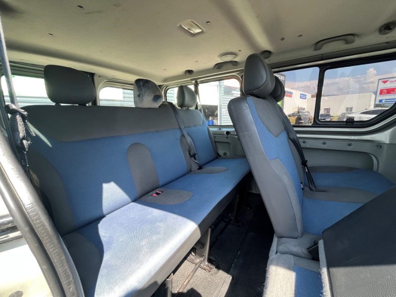 RENAULT TRAFIC PASSENGER 2011