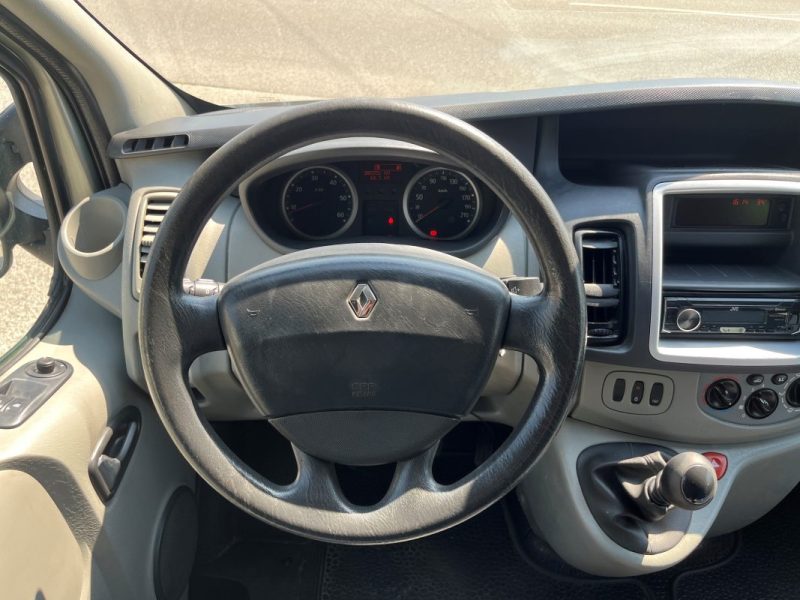 RENAULT TRAFIC PASSENGER 2011