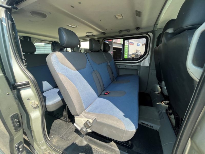 RENAULT TRAFIC PASSENGER 2011