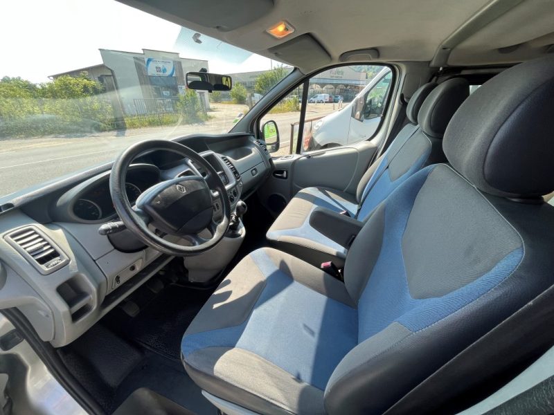 RENAULT TRAFIC PASSENGER 2011