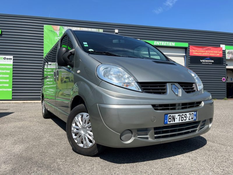 RENAULT TRAFIC PASSENGER 2011