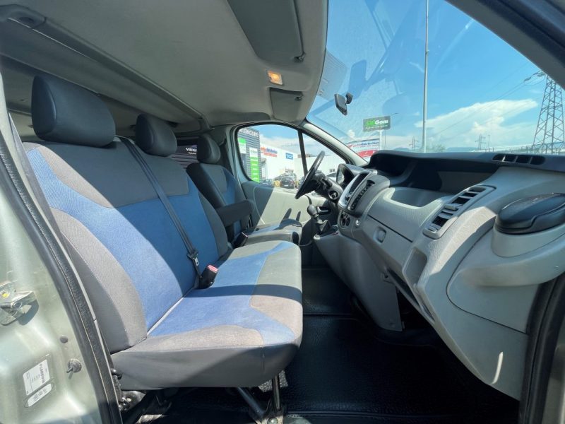 RENAULT TRAFIC PASSENGER 2011