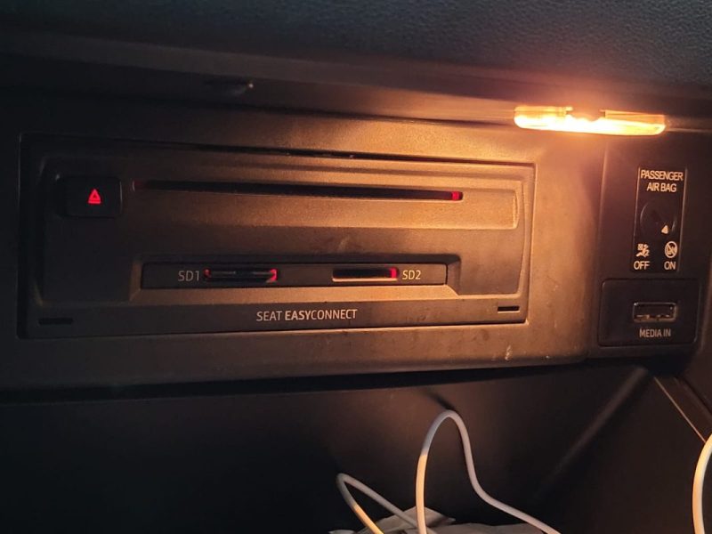 SEAT LEON III 1.6 TDI 105cv Style BVM5 / FAIBLE KILOMETRAGE