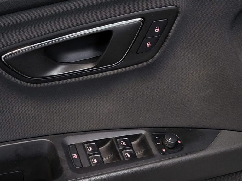 SEAT LEON III 1.6 TDI 105cv Style BVM5 / FAIBLE KILOMETRAGE