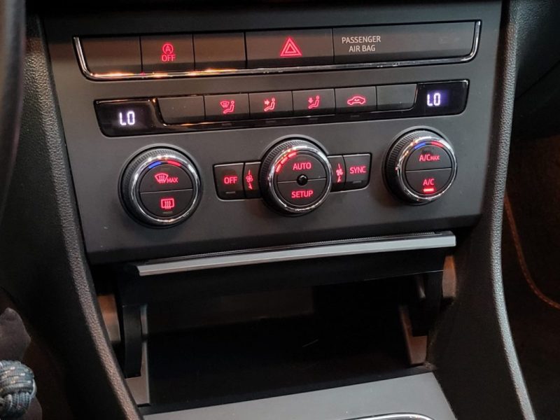 SEAT LEON III 1.6 TDI 105cv Style BVM5 / FAIBLE KILOMETRAGE