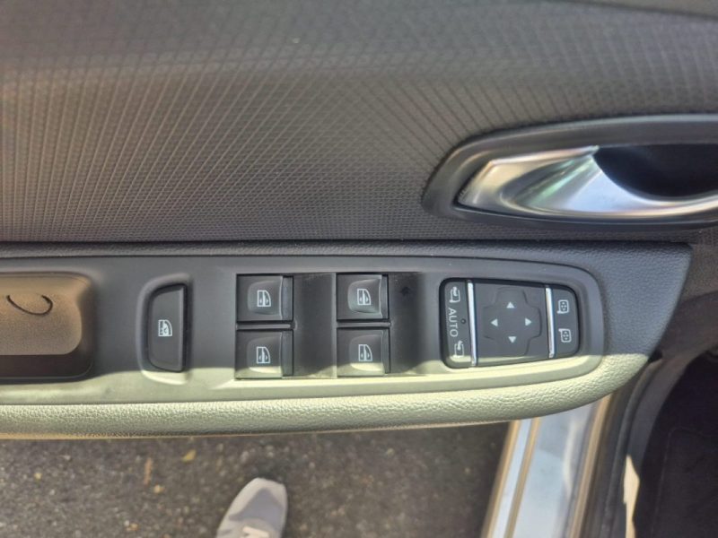 RENAULT CLIO ESTATE  2018