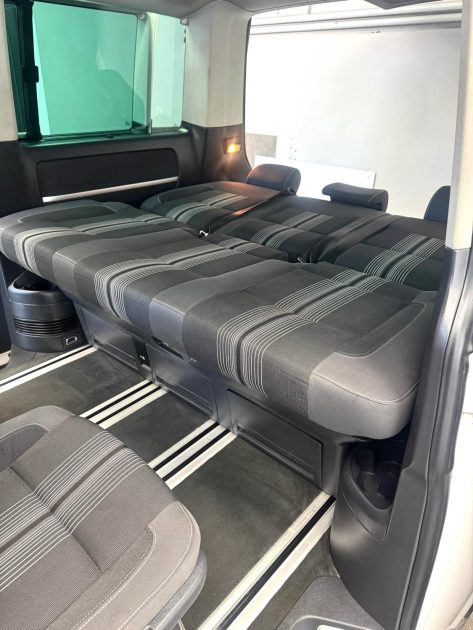 VOLKSWAGEN MULTIVAN 2012