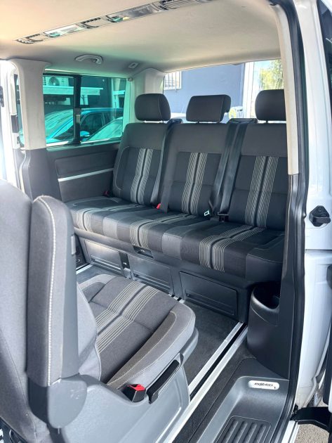 VOLKSWAGEN MULTIVAN 2012