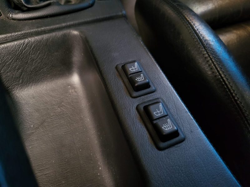 BMW SERIE 3 E30 325i 170cv COUPE / TOIT OUVRANT / CUIR CHAUFFANT / LIGNE PROWELD A CLAPET