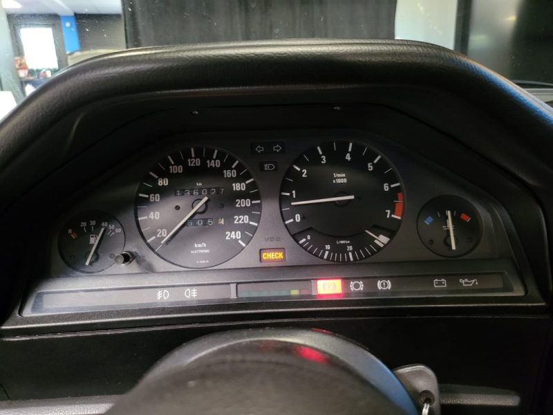 BMW SERIE 3 E30 325i 170cv COUPE / TOIT OUVRANT / CUIR / LIGNE PROWELD A CLAPET