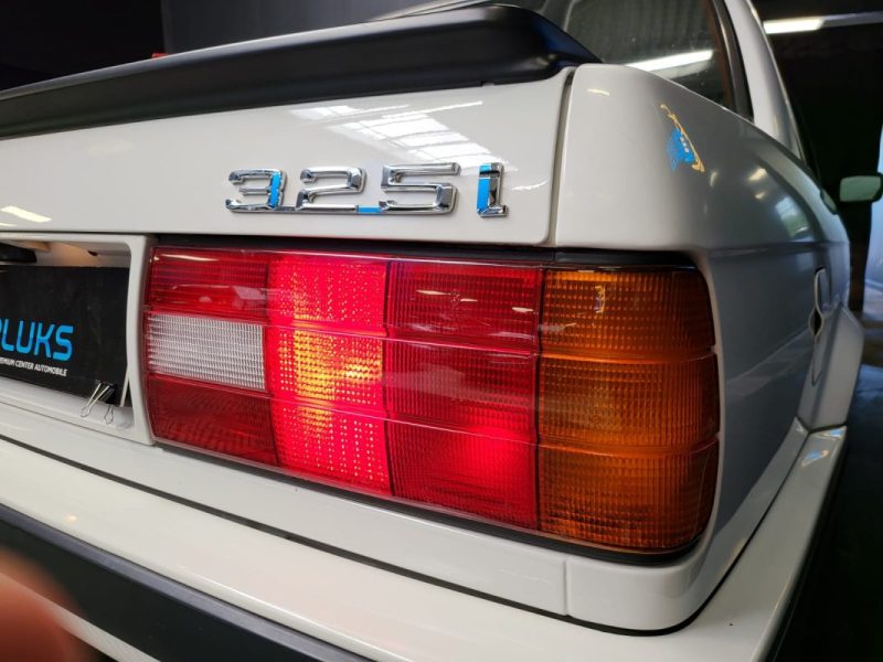 BMW SERIE 3 E30 325i 170cv COUPE / TOIT OUVRANT / CUIR CHAUFFANT / LIGNE PROWELD A CLAPET