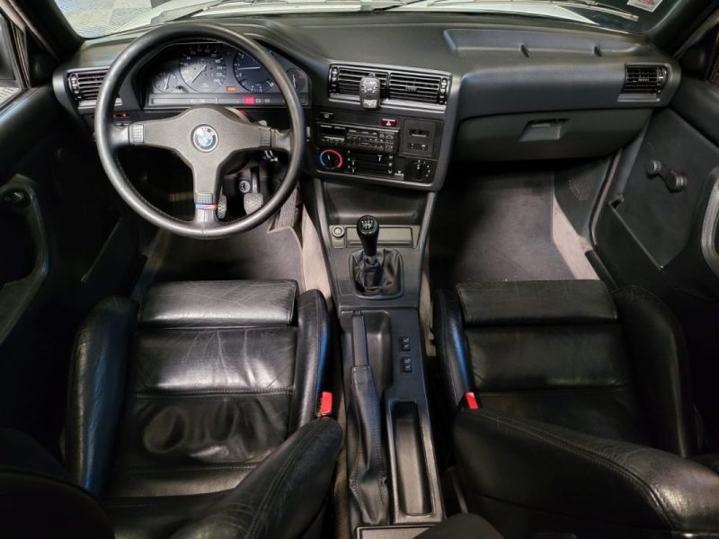 BMW SERIE 3 E30 325i 170cv COUPE / TOIT OUVRANT / CUIR / LIGNE PROWELD A CLAPET