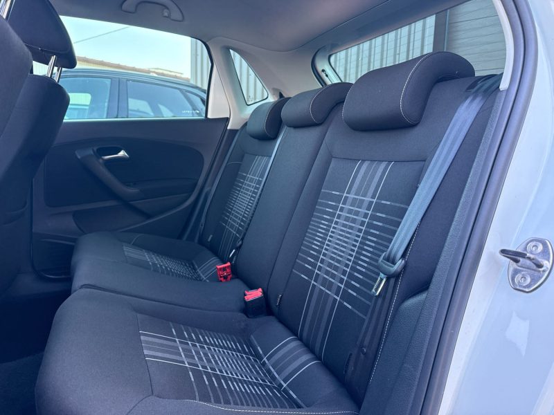 VOLKSWAGEN POLO 2015