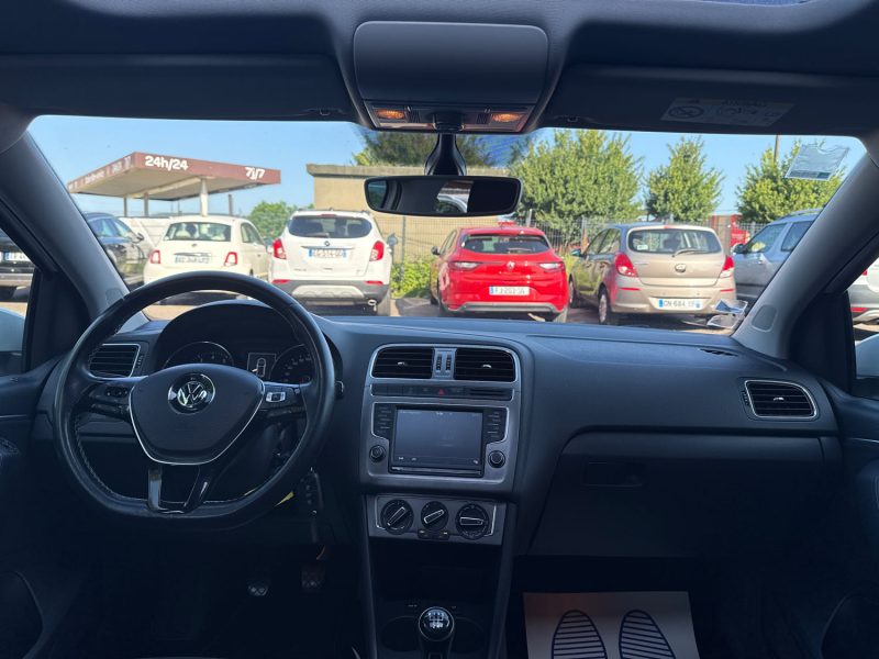 VOLKSWAGEN POLO 2015
