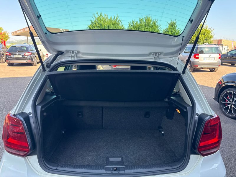 VOLKSWAGEN POLO 2015