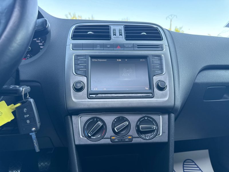 VOLKSWAGEN POLO 2015