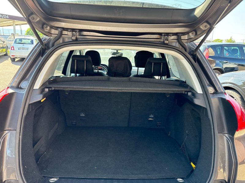 PEUGEOT 2008 1.6 Blue-Hdi 100 Style