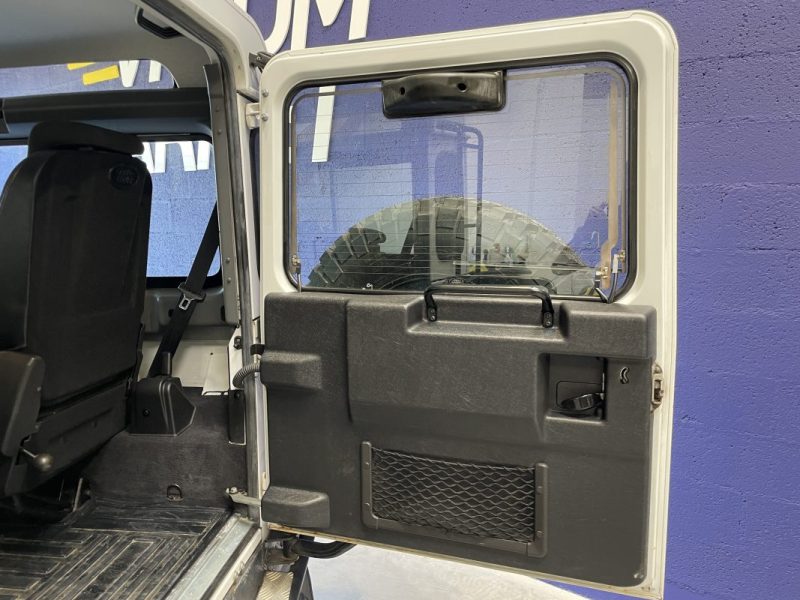 LAND ROVER DEFENDER 90 2.2 TD4 122 ch STATION WAGON