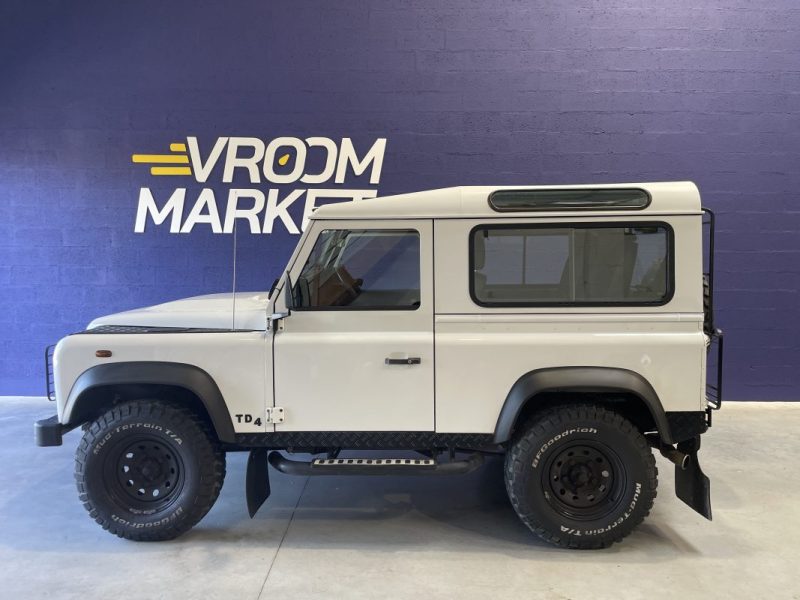 LAND ROVER DEFENDER 90 2.2 TD4 122 ch STATION WAGON