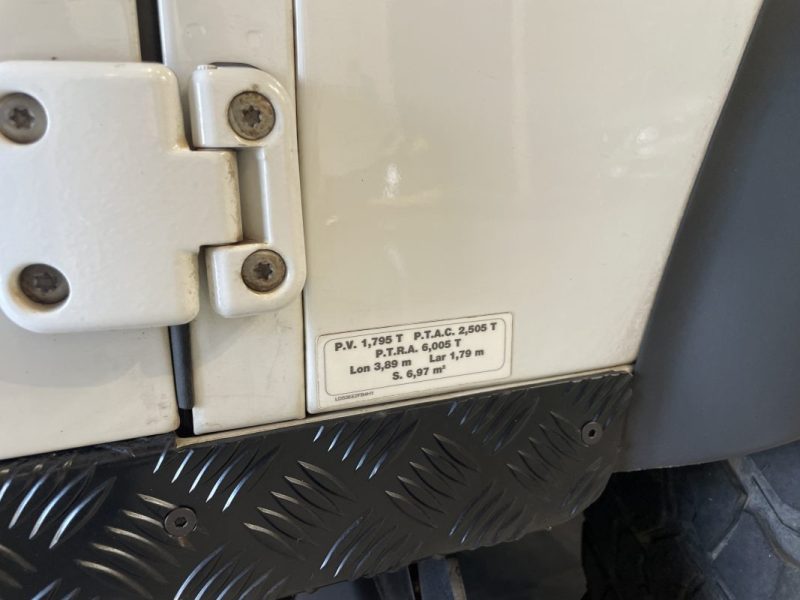 LAND ROVER DEFENDER 90 2.2 TD4 122 ch STATION WAGON