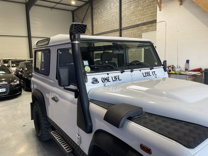 LAND ROVER DEFENDER 90 2.2 TD4 122 ch STATION WAGON