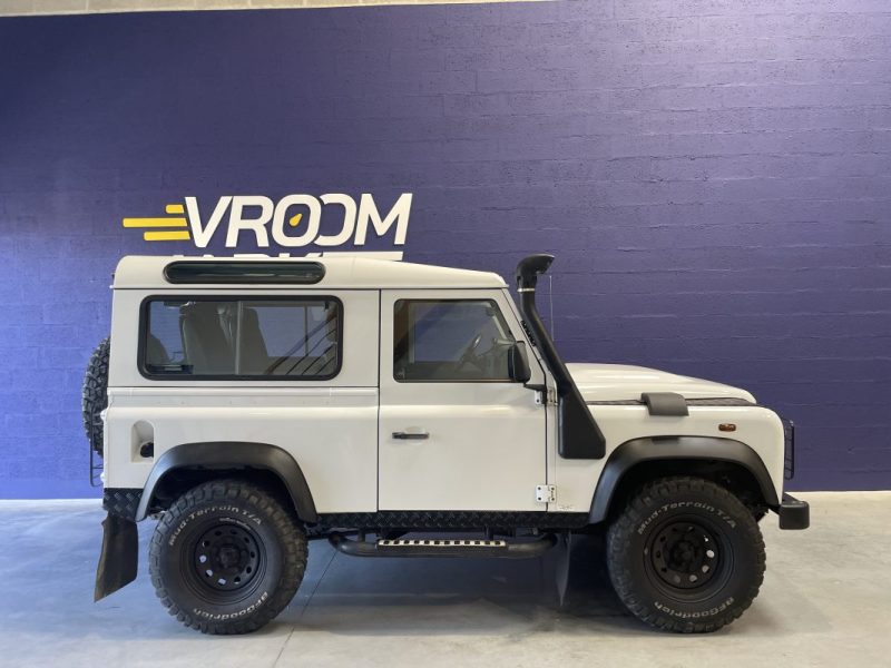 LAND ROVER DEFENDER 90 2.2 TD4 122 ch STATION WAGON