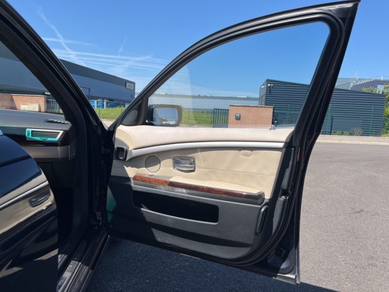 BMW Série 7 760 iA 6.0 L V12 445 ch FULL OPTIONS