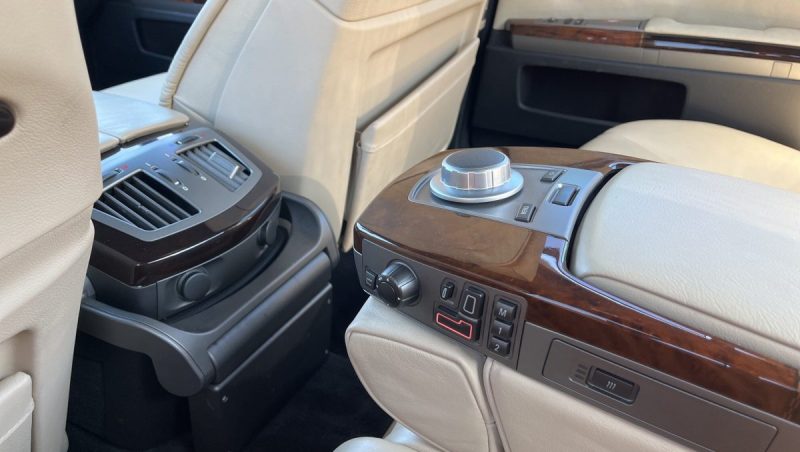 BMW Série 7 760 iA 6.0 L V12 445 ch FULL OPTIONS