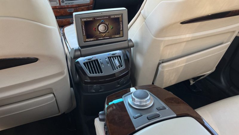 BMW Série 7 760 iA 6.0 L V12 445 ch FULL OPTIONS