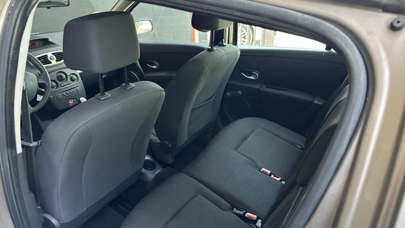 1.5 DCI 85 cv finition Extreme Climatisation Kit Distribution Neuf CT OK 2027