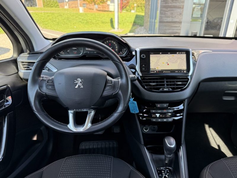 PEUGEOT 208 1.2 PURETECH 110 APPLE CARPLAY / CAMERA / GPS