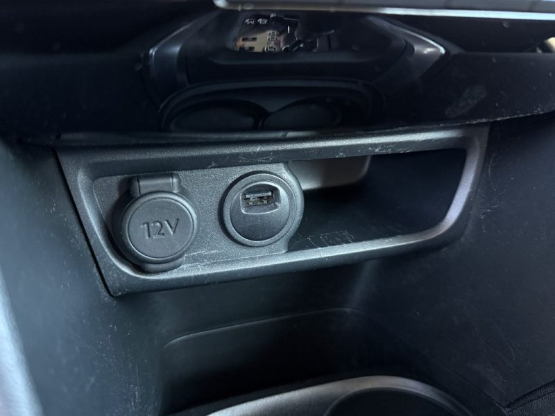 PEUGEOT 208 1.2 PURETECH 110 APPLE CARPLAY / CAMERA / GPS