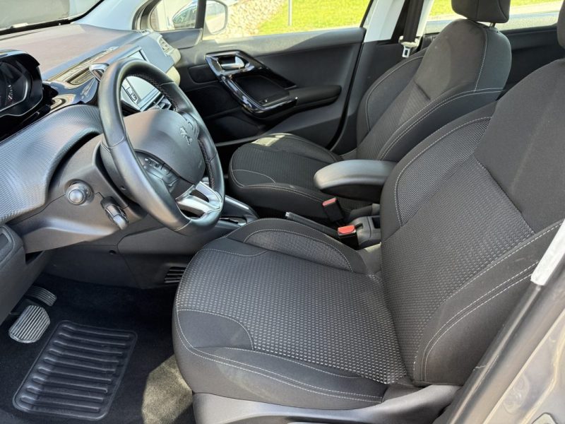 PEUGEOT 208 1.2 PURETECH 110 APPLE CARPLAY / CAMERA / GPS