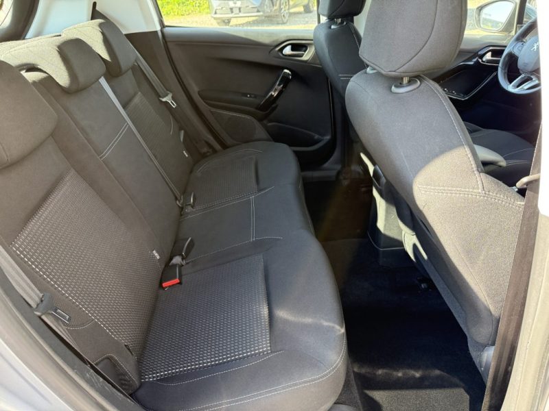 PEUGEOT 208 1.2 PURETECH 110 APPLE CARPLAY / CAMERA / GPS